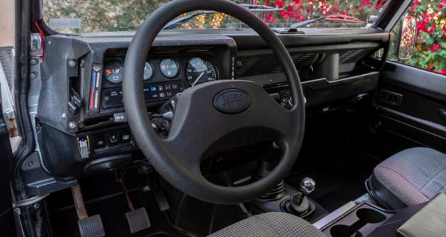 Land Rover Defender 110 image 4