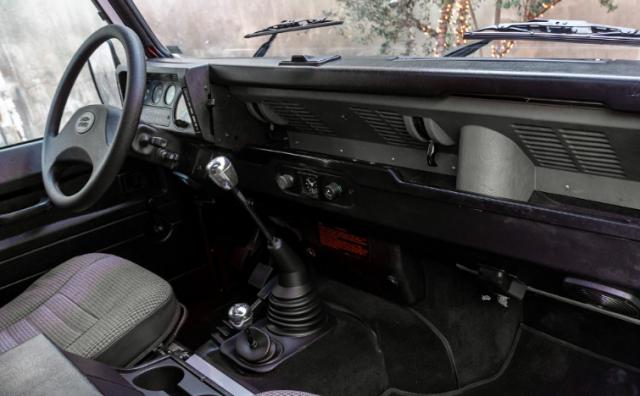 Land Rover Defender 110 image 5