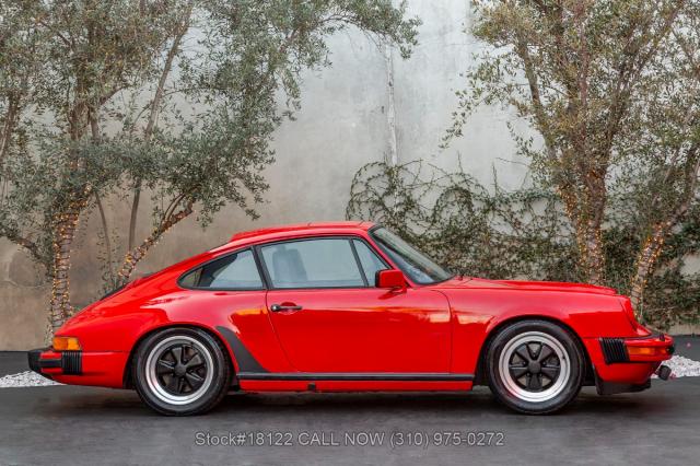 Porsche 911 image 2