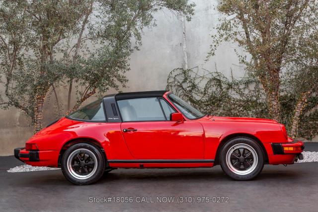 Porsche 911 image 9
