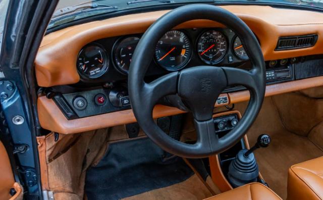 Porsche 911 image 2