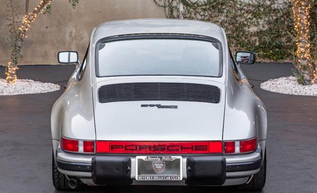 Porsche 911 image 2