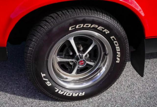 Ford Mustang image 6