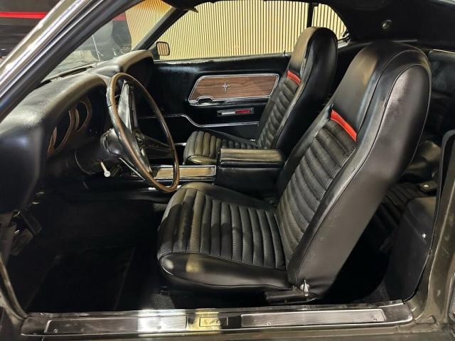 Ford Mustang image 6