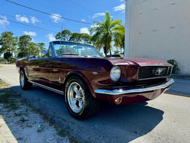 Ford Mustang Convertible image 7