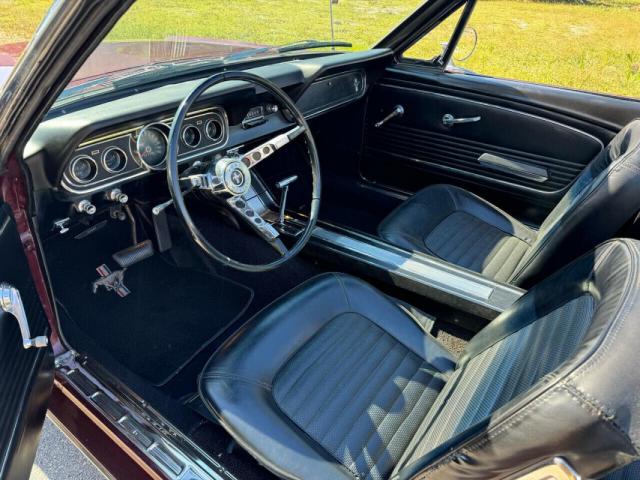 Ford Mustang Convertible image 2