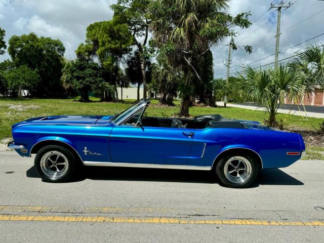 Ford Mustang Convertible image 5
