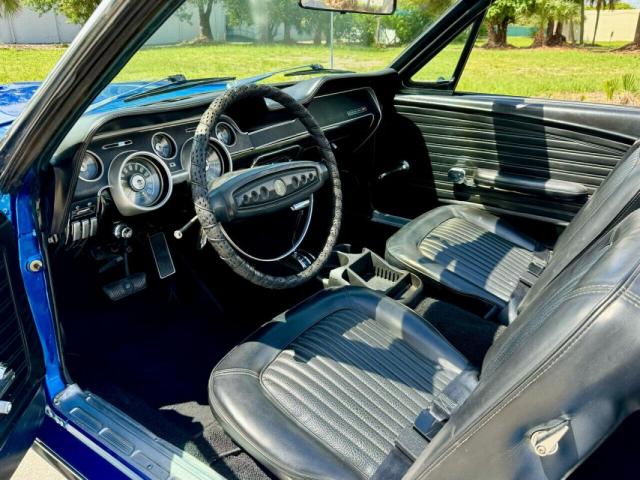 Ford Mustang Convertible image 7