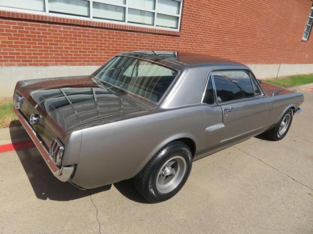 Ford Mustang image 8