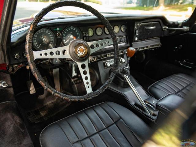Jaguar E-Type image 2