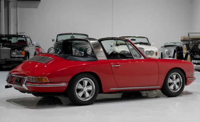 Porsche 911 image 8
