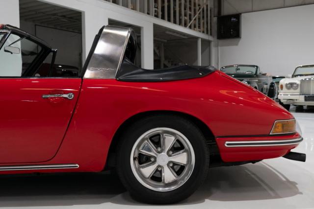 Porsche 911 image 1