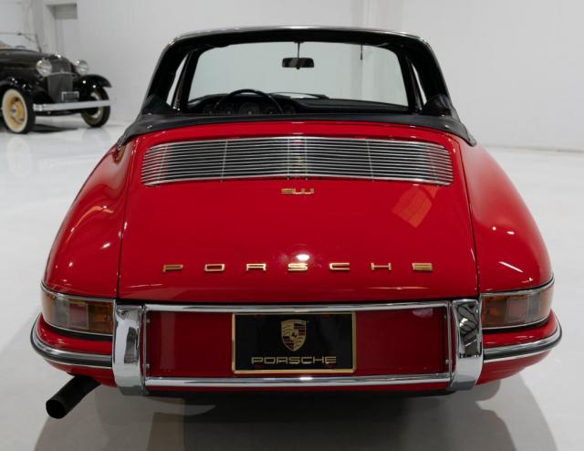 Porsche 911 image 6