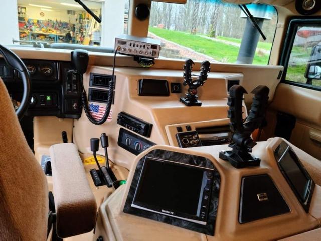 Hummer H1 image 2
