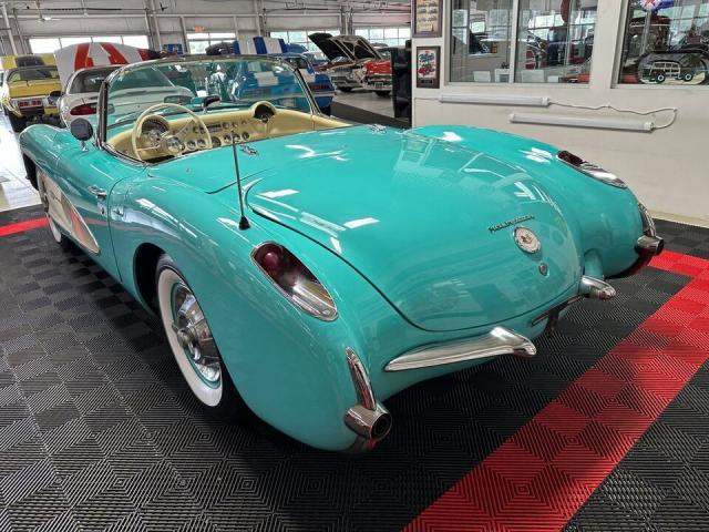 Chevrolet Corvette image 2