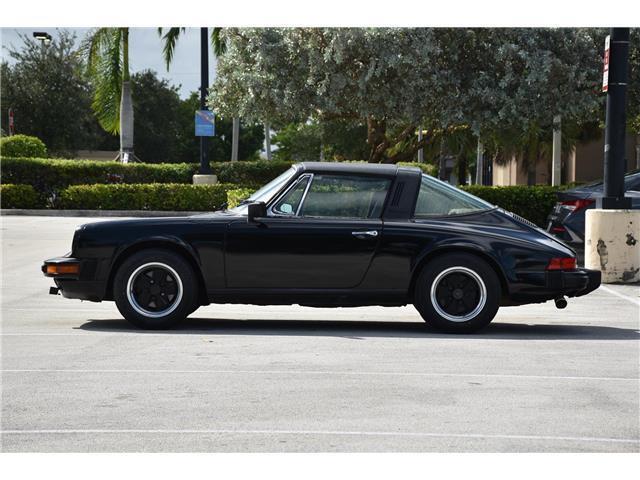 Porsche 911 image 2