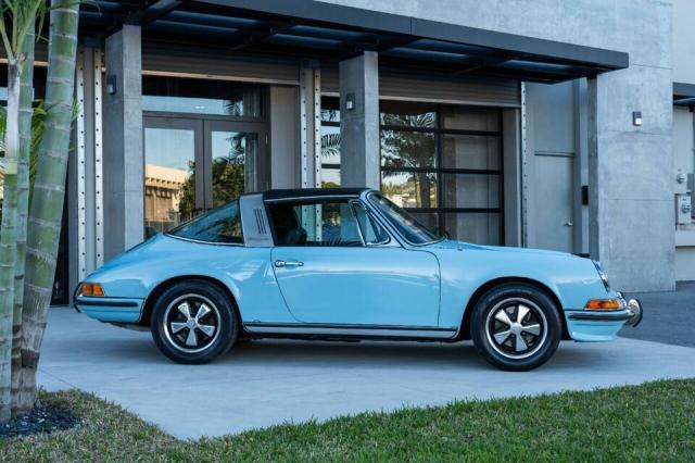 Porsche 911 image 2