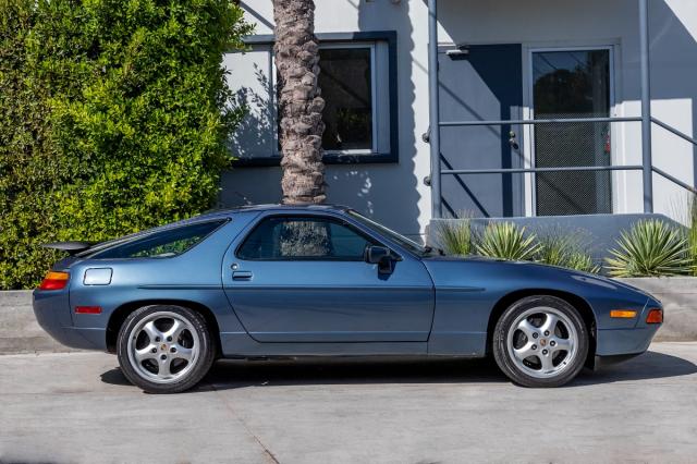 Porsche 928 image 3
