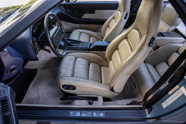 Porsche 928 image 2