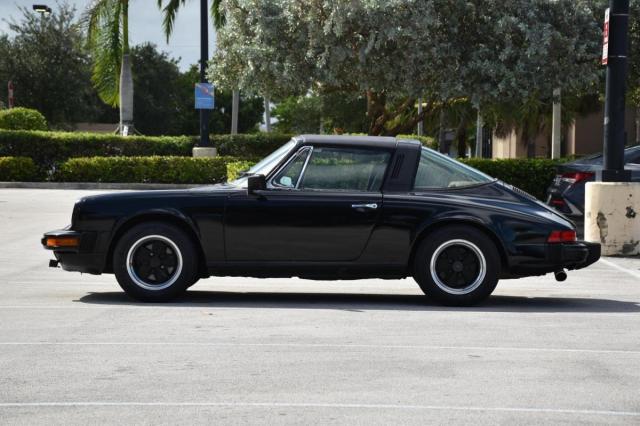 Porsche 911 image 2