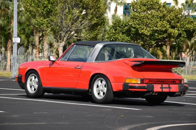 Porsche 911 image 2