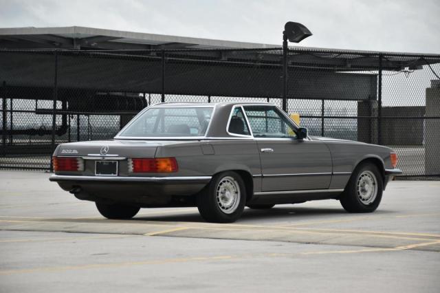 Mercedes Benz 500 image 2