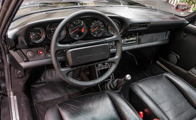 Porsche 911 image 2