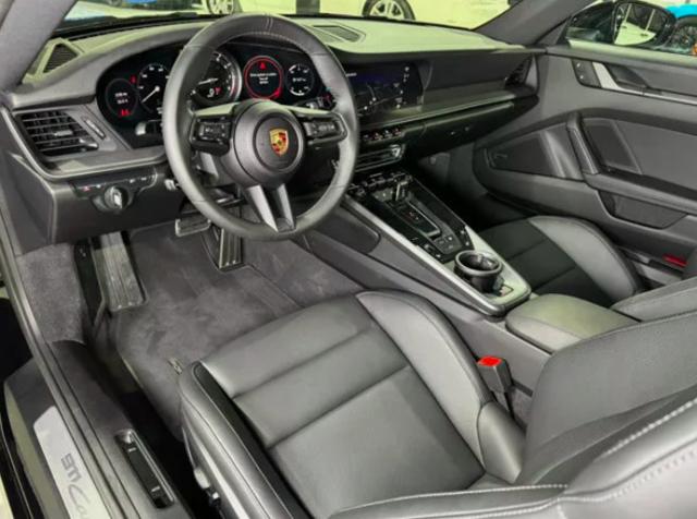 Porsche 911 image 3