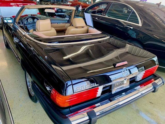 Mercedes Benz 560 image 2