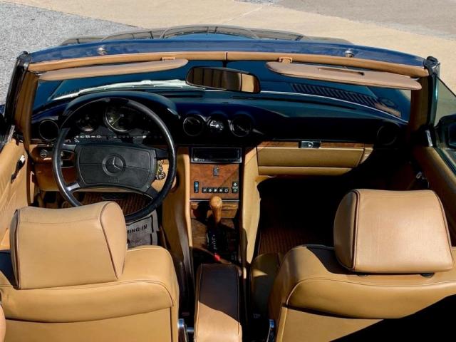 Mercedes Benz 560 image 4