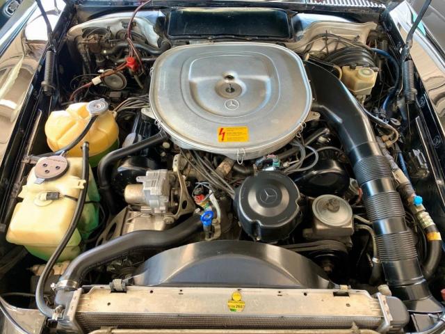 Mercedes Benz 560 image 1