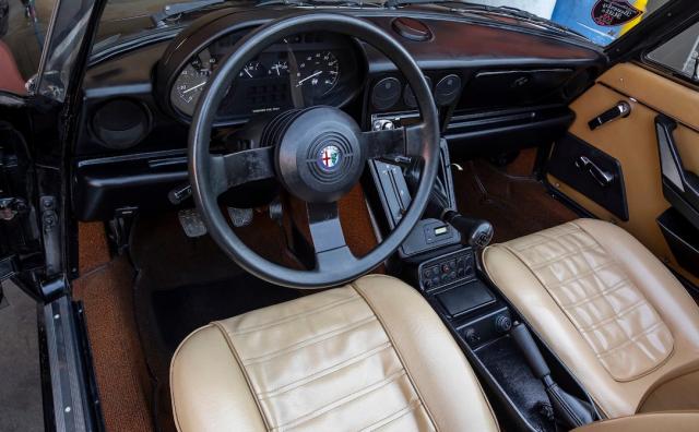 Alfa Romeo Spider image 3