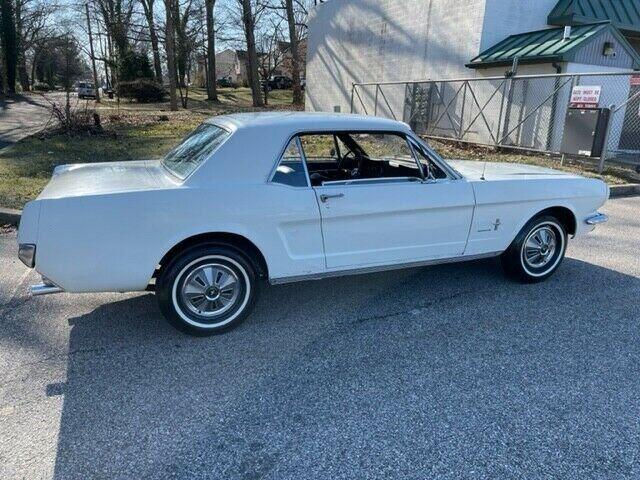 Ford Mustang image 2
