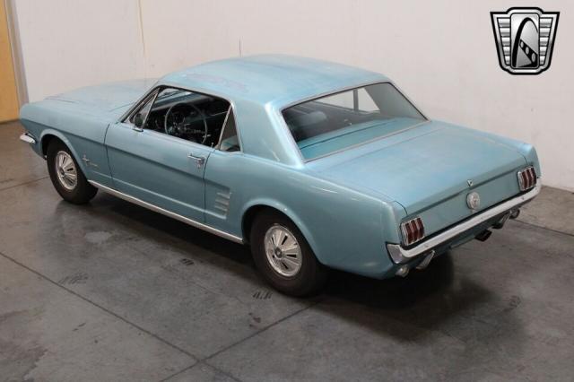 Ford Mustang image 2