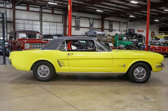 Ford Mustang image 1