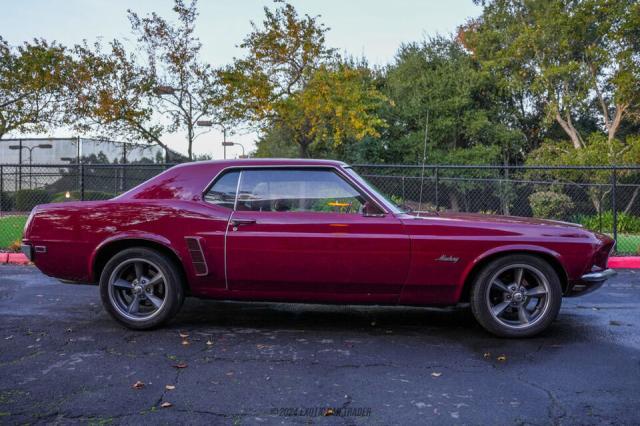 Ford Mustang image 1