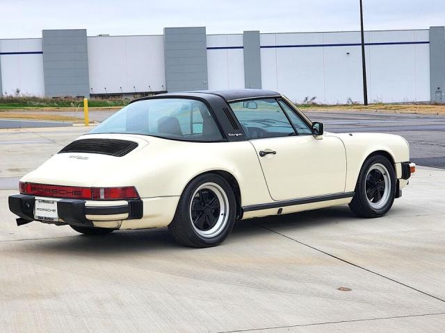 Porsche 911 image 1