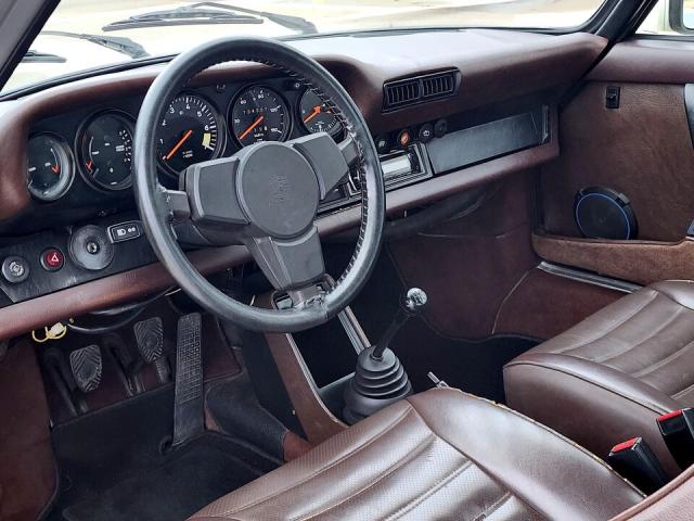Porsche 911 image 2