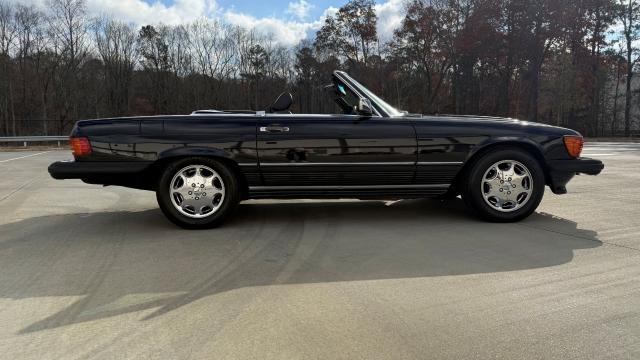 Mercedes Benz Sl 560 image 2