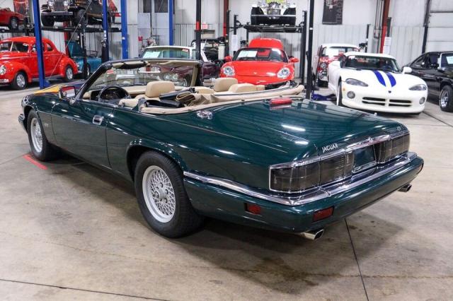 Jaguar Xjs image 1