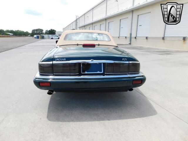 Jaguar Xjs image 2