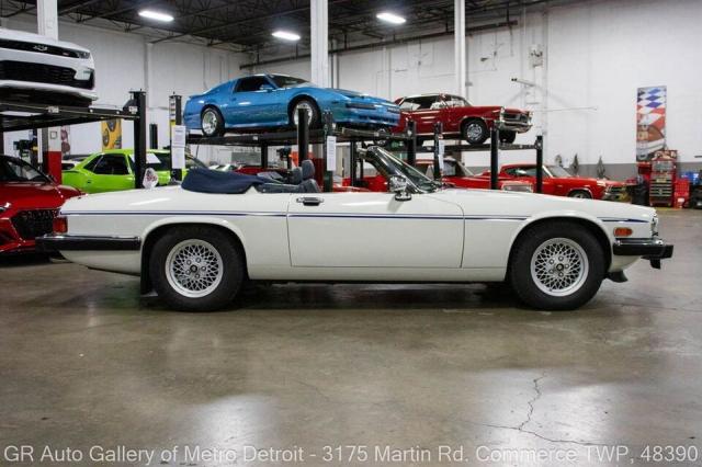 Jaguar Xjs image 1