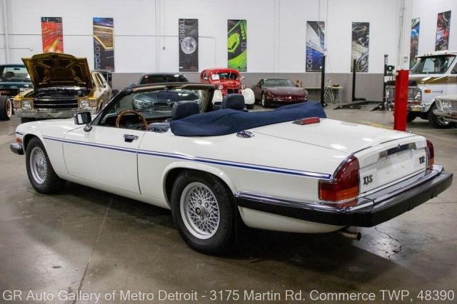 Jaguar Xjs image 2