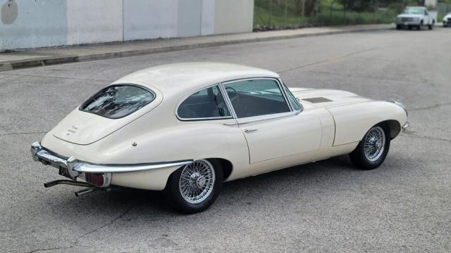Jaguar E-Type image 2