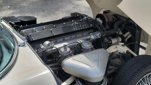 Jaguar E-Type image 1