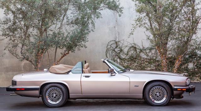 Jaguar Xjs image 2