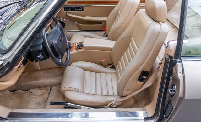 Jaguar Xjs image 1