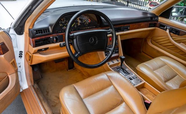 Mercedes Benz 560 image 4