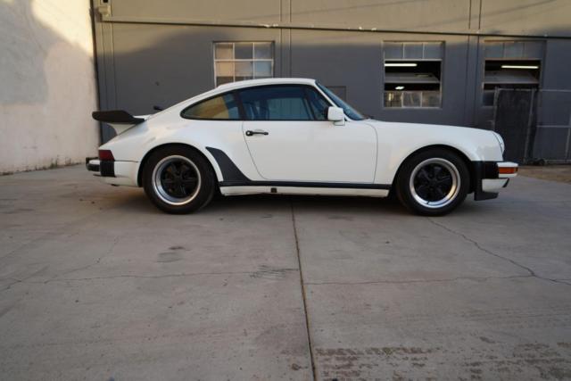 Porsche 930 image 1