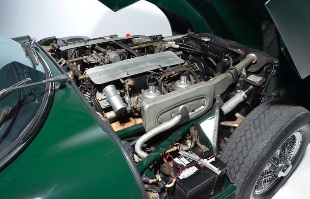 Jaguar E-Type image 2